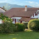 Baskoparadis I Eco-gites I Calme I Vue I Anes I Jardin I Montagne I Nature *