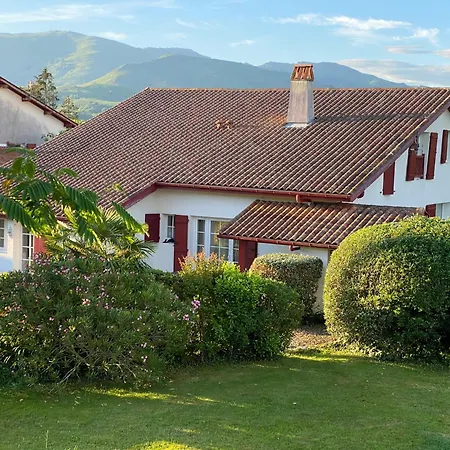 Baskoparadis I Eco-gites I Calme I Vue I Anes I Jardin I Montagne I Nature *