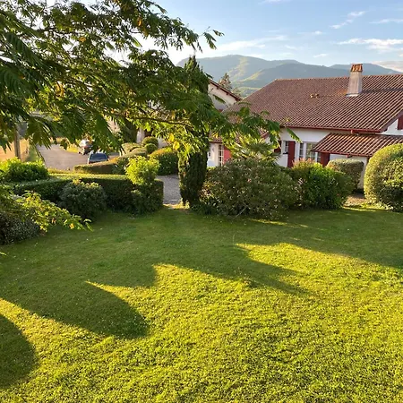 Baskoparadis I Eco-gites I Calme I Vue I Anes I Jardin I Montagne I Nature *